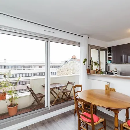 Apartment Nice 35m With Balcony In Near Paris *