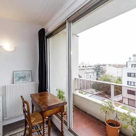 Nice 35m With Balcony In Near Paris Apartment