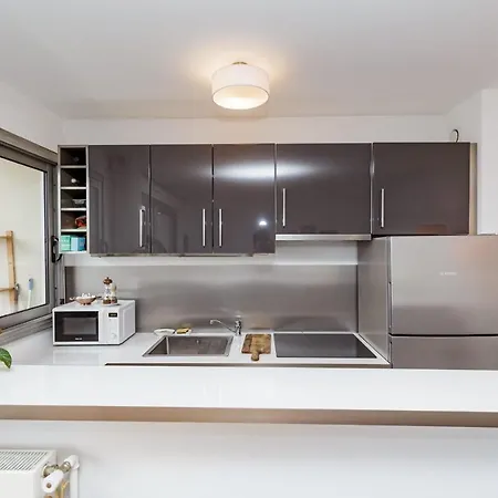 Apartment Nice 35m With Balcony In Near Paris *